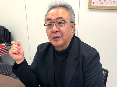 最初に自己紹介をお願いします。